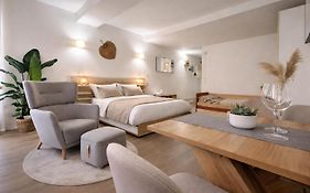 Timeless Home Deluxe Cinema Suite